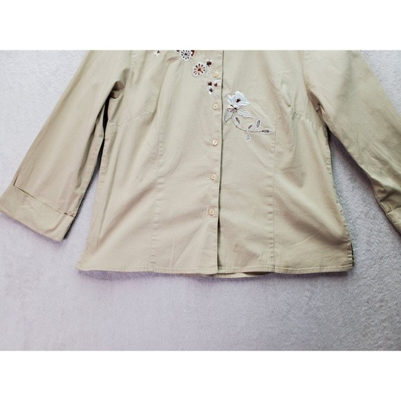 Carlie’s Court Shirt Women Medium Tan Embroidered Floral Slit Collar Button Down - Picture 4 of 8